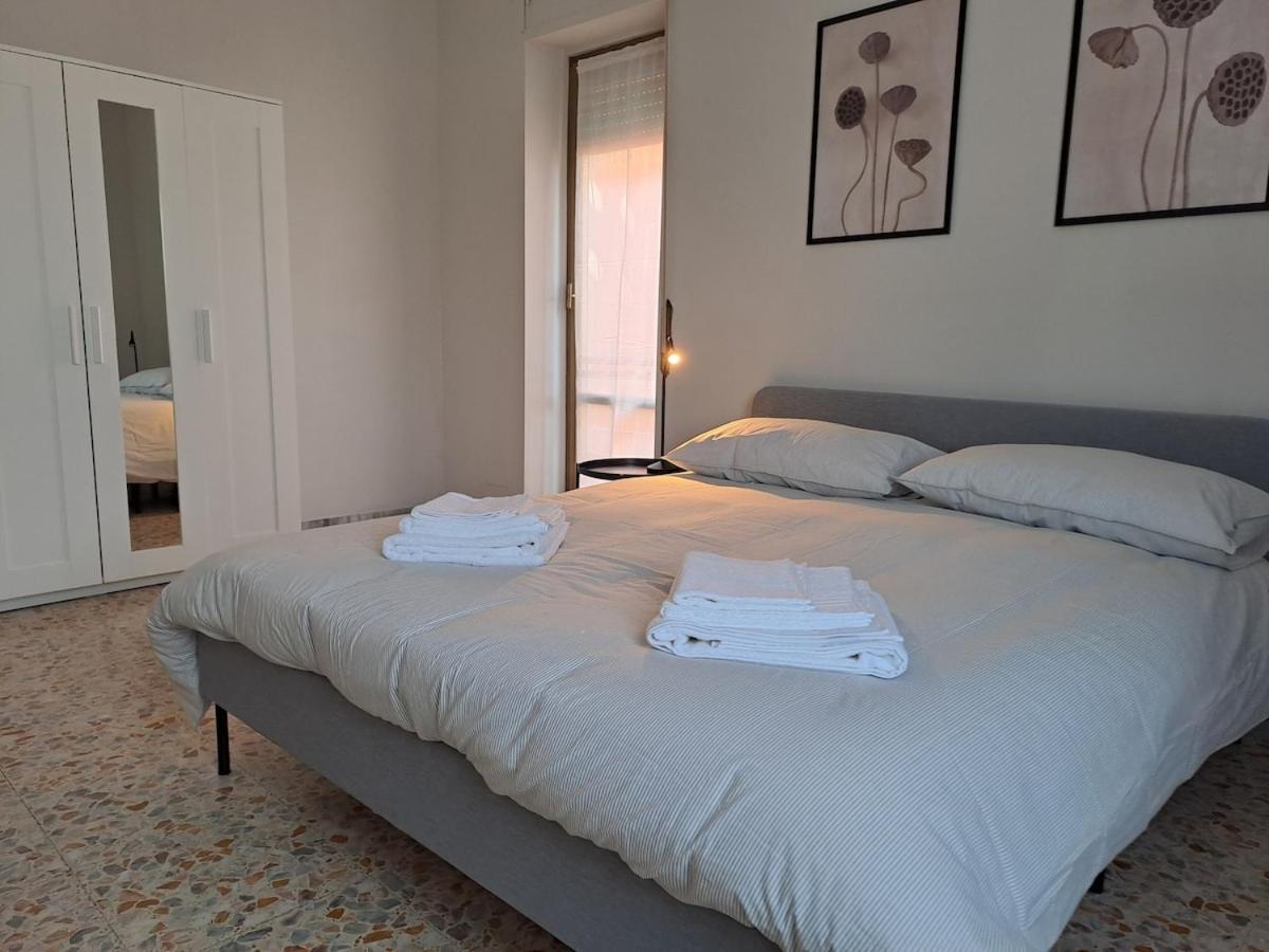 Apartment Torre Spaccata For 6 With Parking Rom