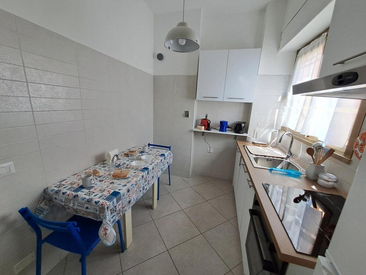 Apartment Torre Spaccata For 6 With Parking Rom